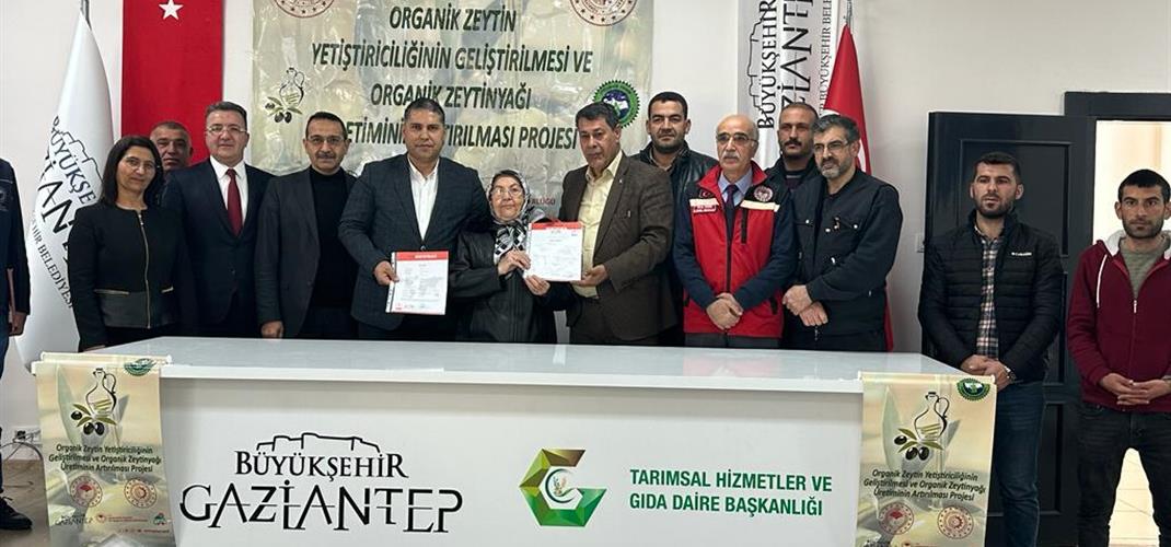 Organik Zeytin Yetiştiriciliğinin Yaygınlaştırılması ve Organik Zeytinyağı Üretiminin Artırılması Projesi kapsamında çiftçilerimize sertifika dağıtım töreni gerçekleştirildi