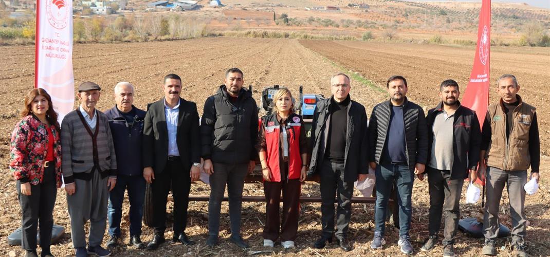 Oğuzeli İlçemize bağlı Yakacık Köyünde Buğday Demonstrasyon Çalışmaları