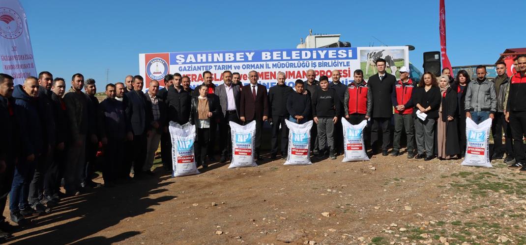 Meralarda Gübreleme Çalışmalarımız Tam Gaz Devam Ediyor